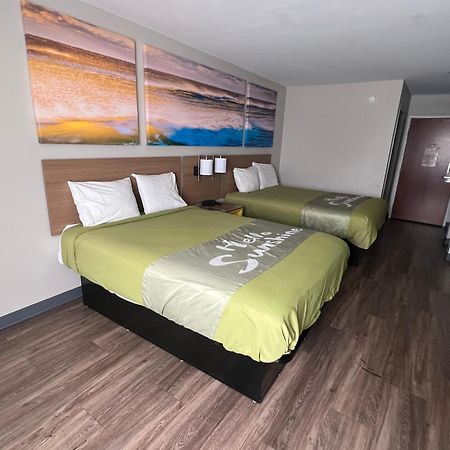 Days Inn By Wyndham Louisburg Екстер'єр фото