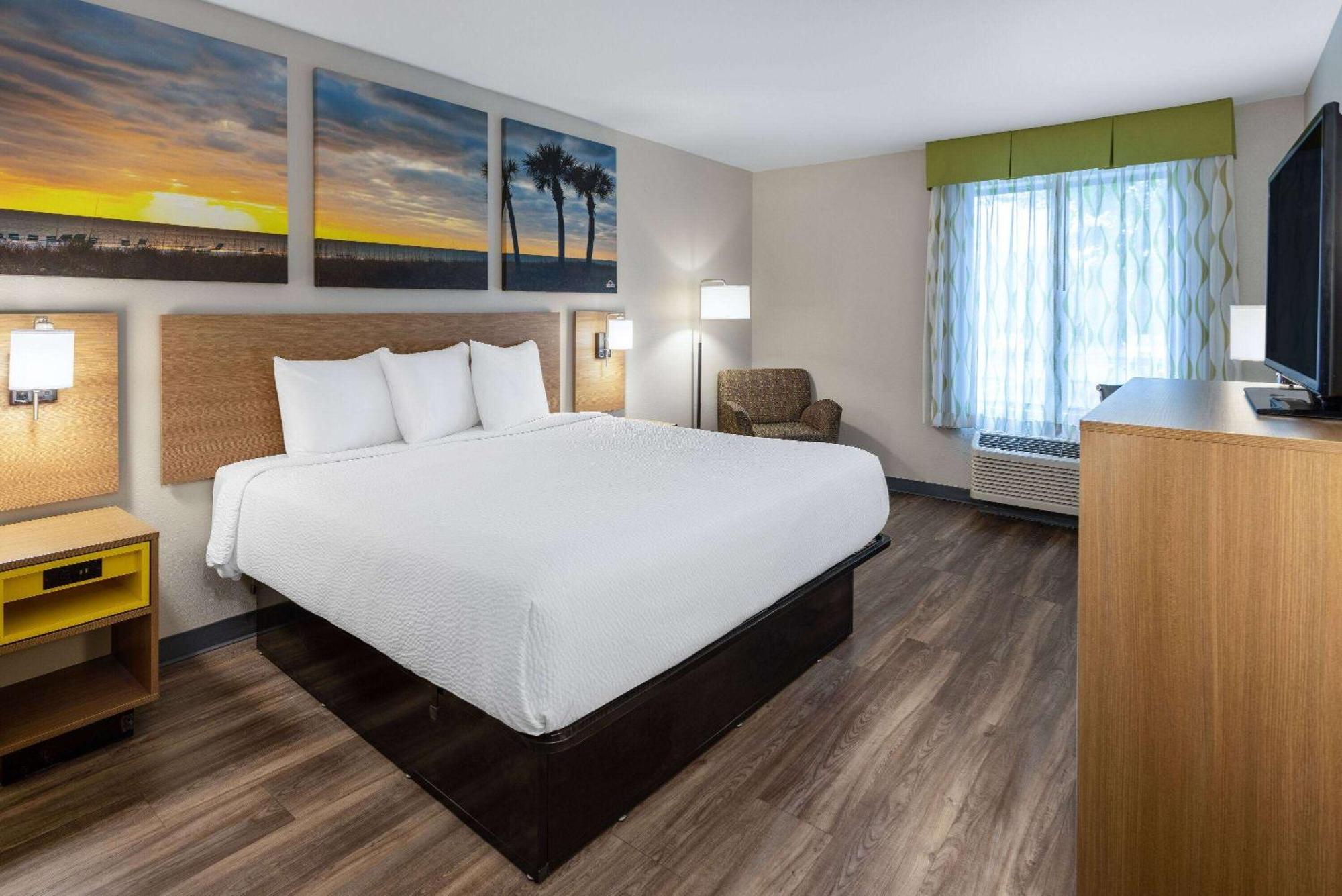 Days Inn By Wyndham Louisburg Екстер'єр фото