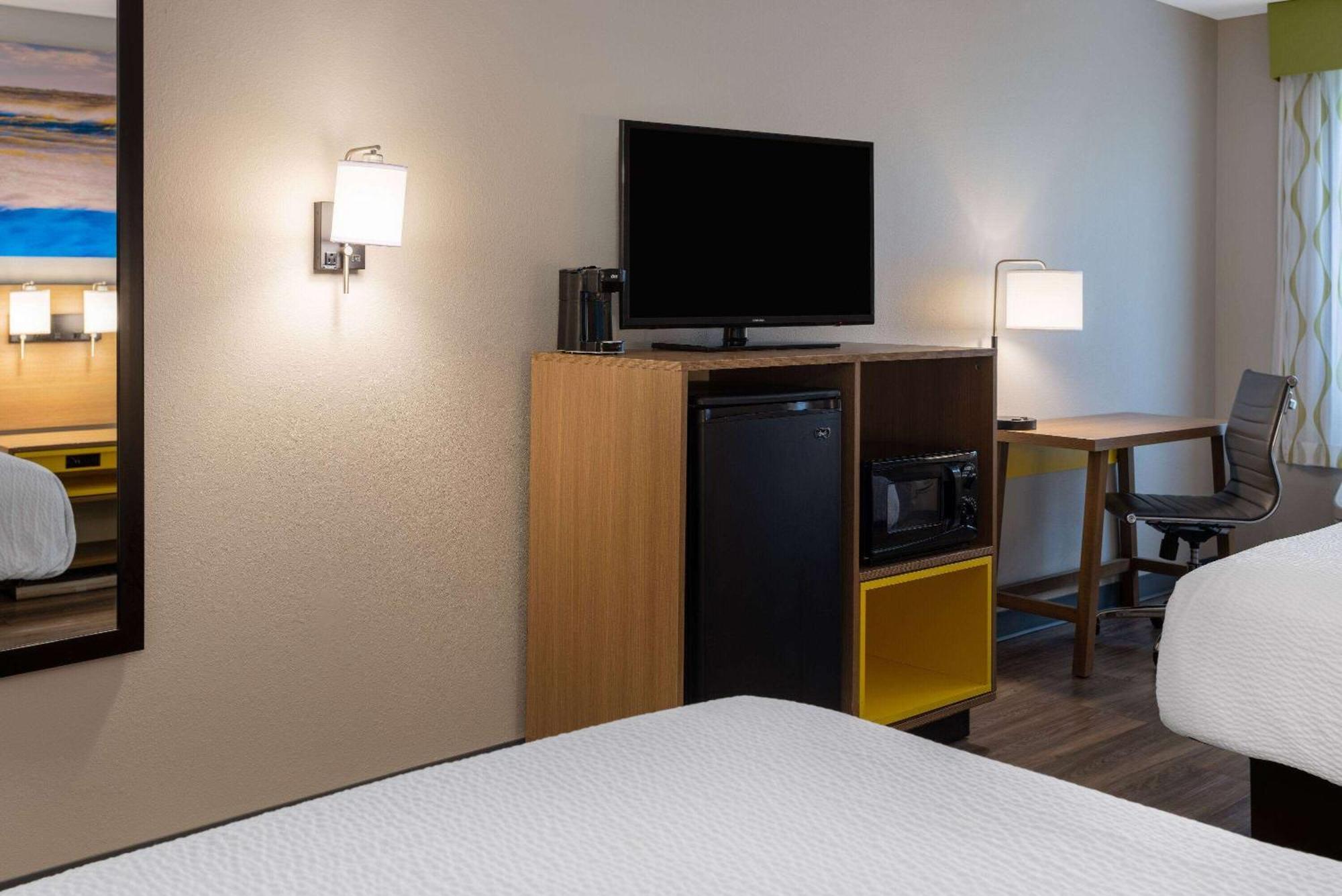 Days Inn By Wyndham Louisburg Екстер'єр фото
