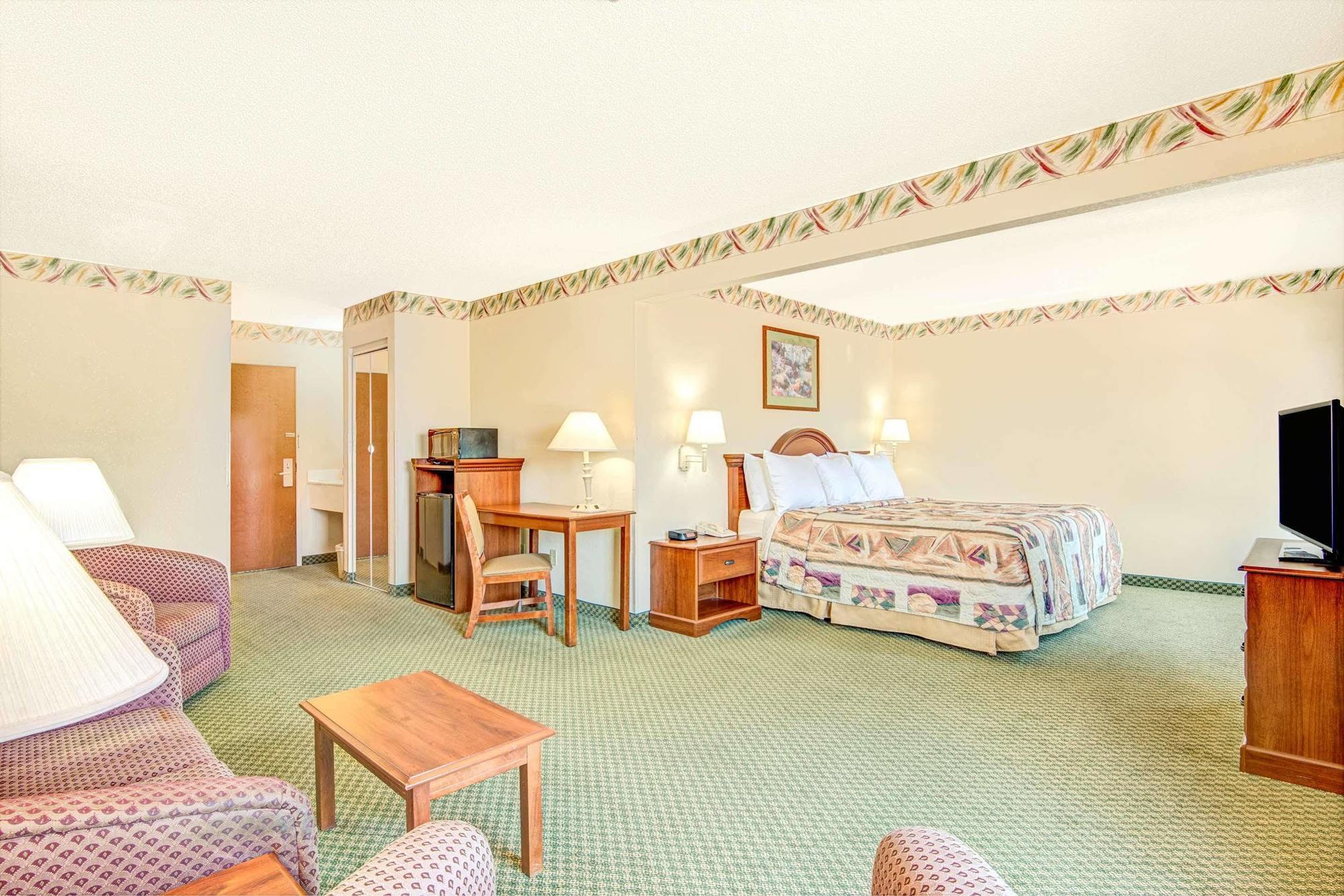 Days Inn By Wyndham Louisburg Екстер'єр фото